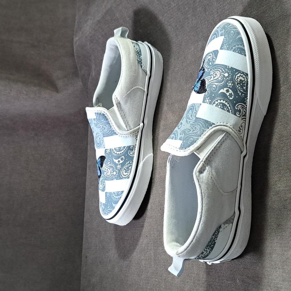 Vans Asher Blue Paisley Embroidered Butterfly Slip Sneakers G US J3.5 W5 - Picture 10 of 16
